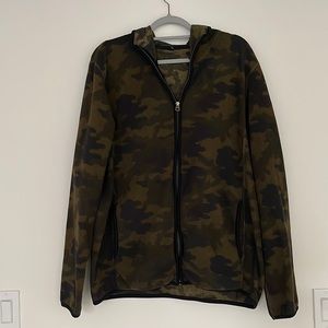 UNIQLO men's fleece sweater sz XL camo hoodie full zip pockets.